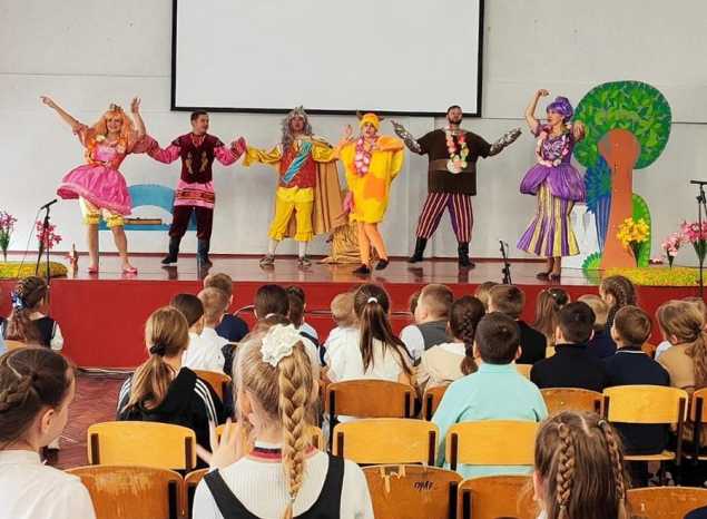 Группа «Калейдоскоп» выступила в средней школе № 19 города Пензы